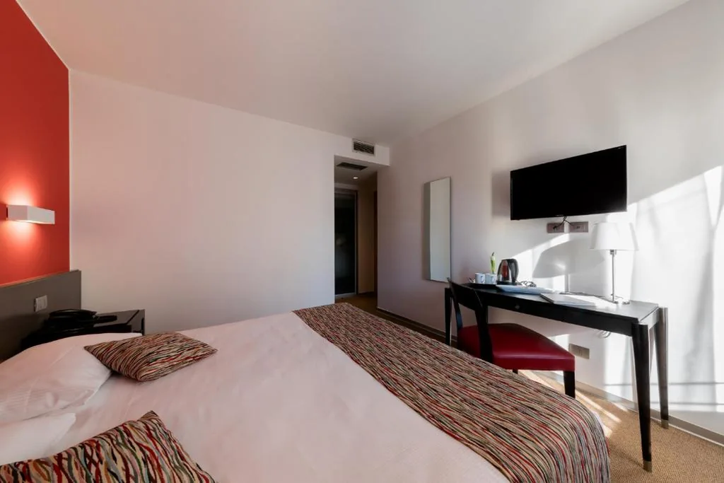 Camera Matrimoniale/Doppia con Letti Singoli — Hotel Valeria