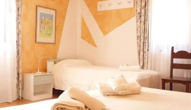 Camera Matrimoniale/Doppia con Letti Singoli — LOCANDA SAN GALLO