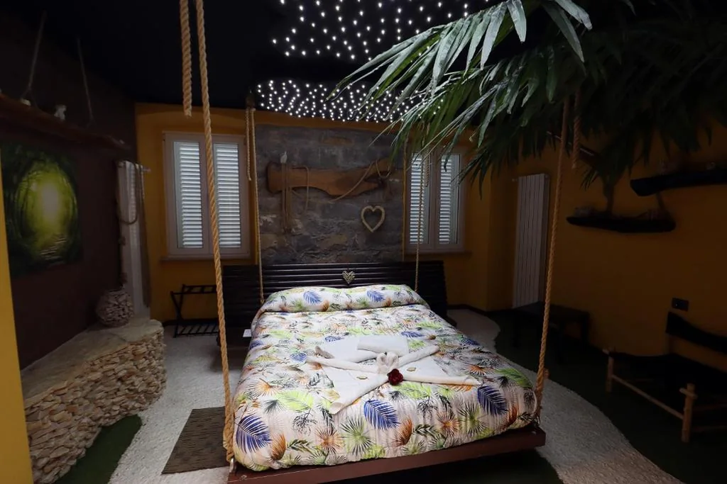 Camera Matrimoniale Economy — Thematic Rooms – AThema Atmosphere