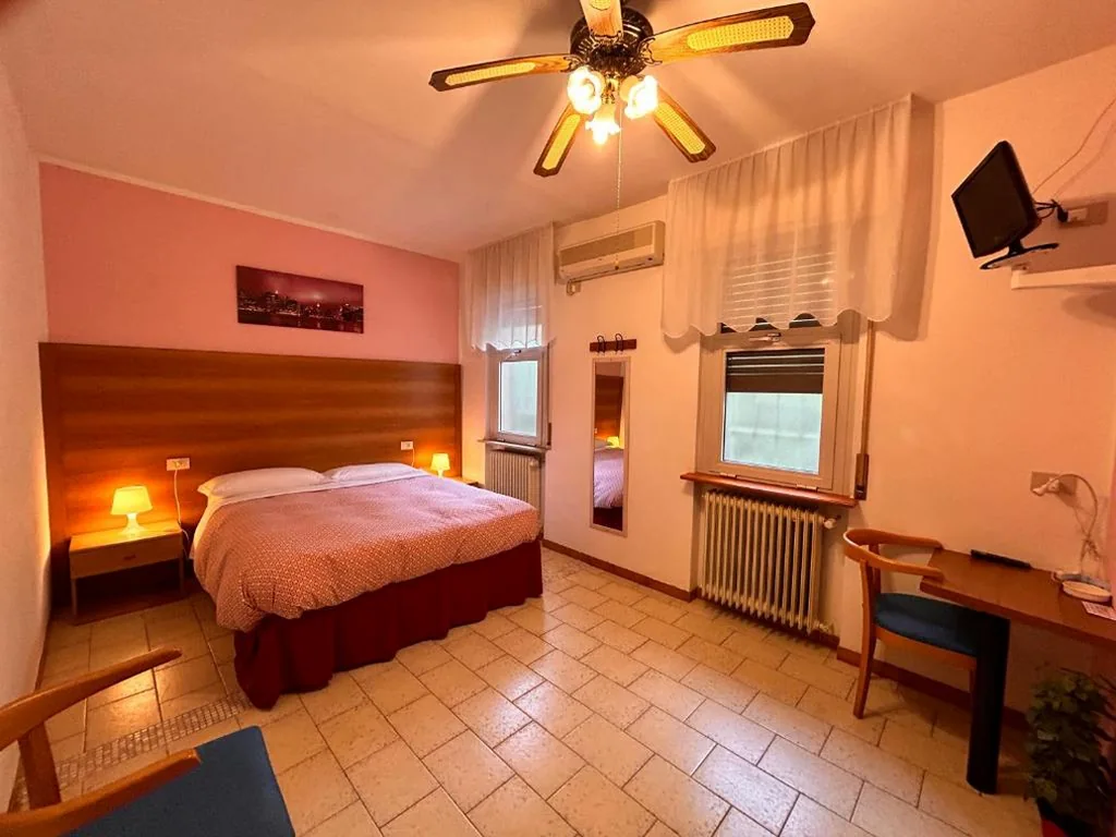Camera Matrimoniale — Hotel Moderno
