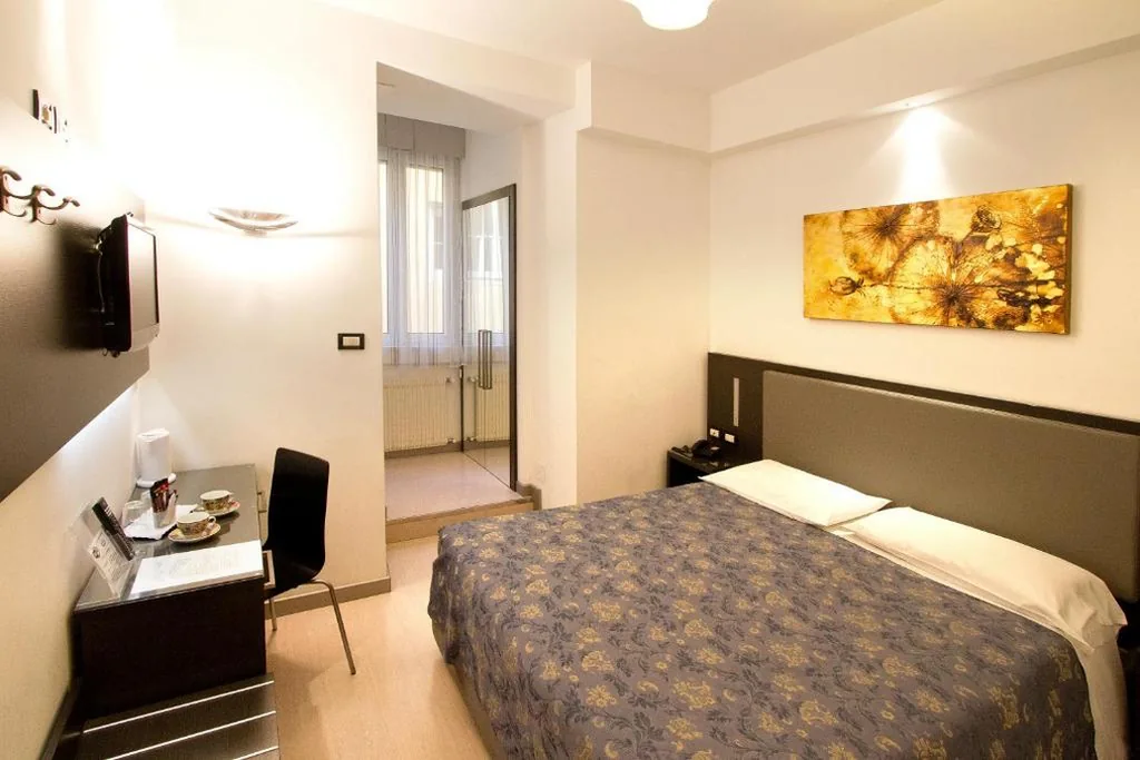 Double Room — Hotel Roma