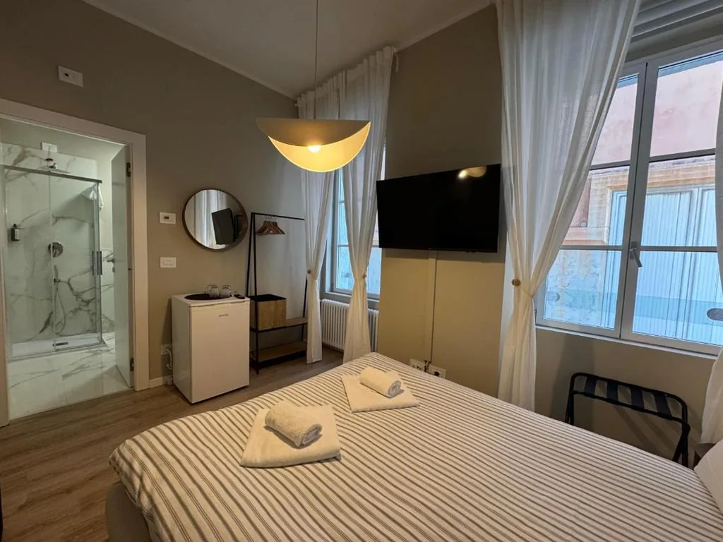 Camera Matrimoniale Piccola — HOMEY I Pep’s Rooms & Apartment