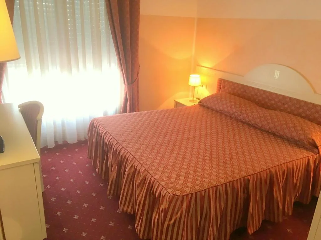 Camera Matrimoniale Standard — Hotel Internazionale Gorizia