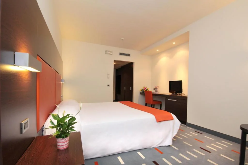 Standard Double Room — Hotel Major