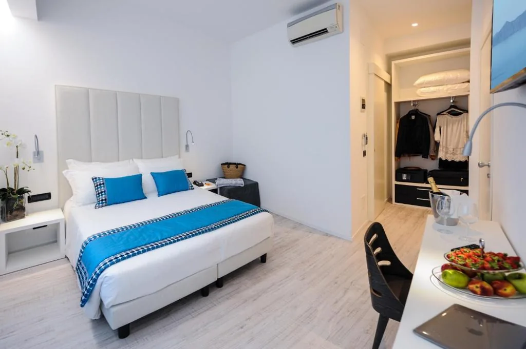 Superior Double Room with Beach Access — Bellini Relais