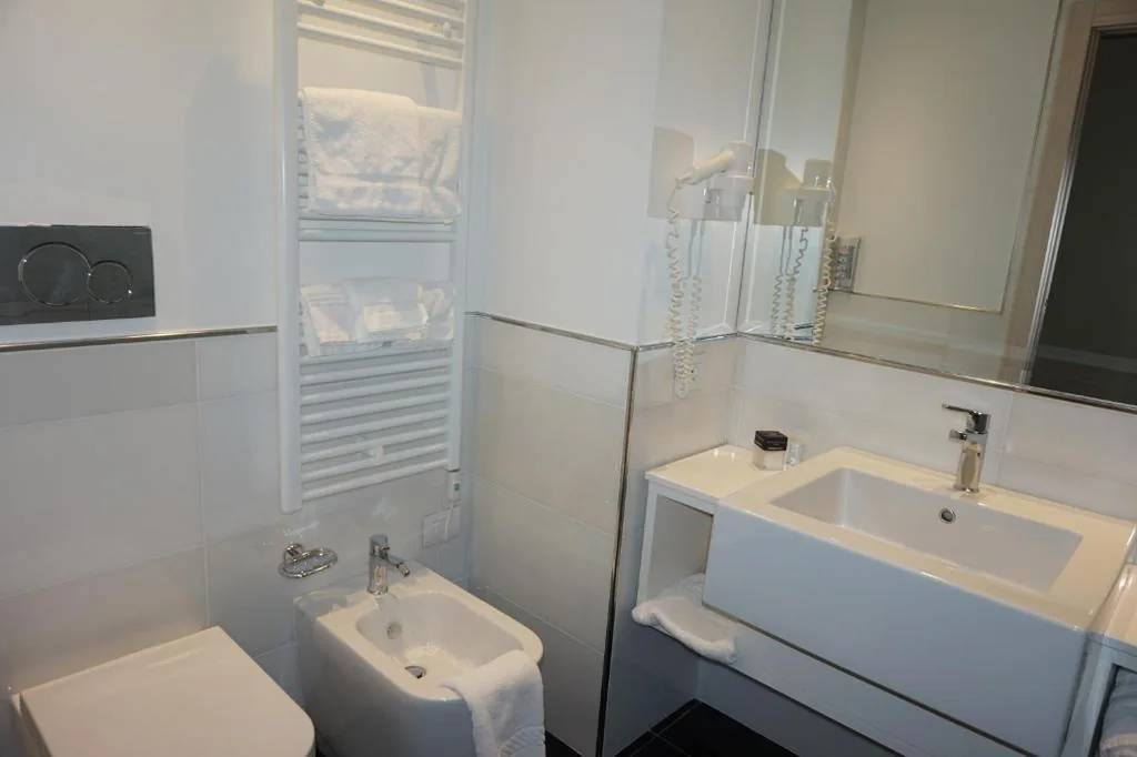 Superior Double Room with Balcony and Sea View — Hotel Columbus