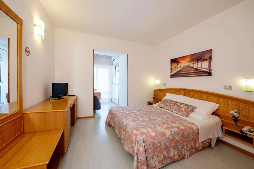 Superior Double Room — Hotel Capri