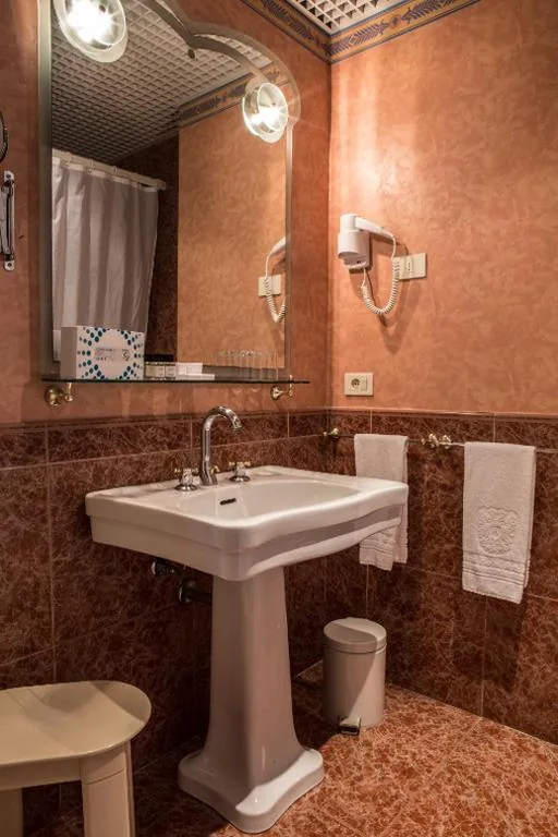 Superior Double Room Sea Side — Grand Hotel Astoria