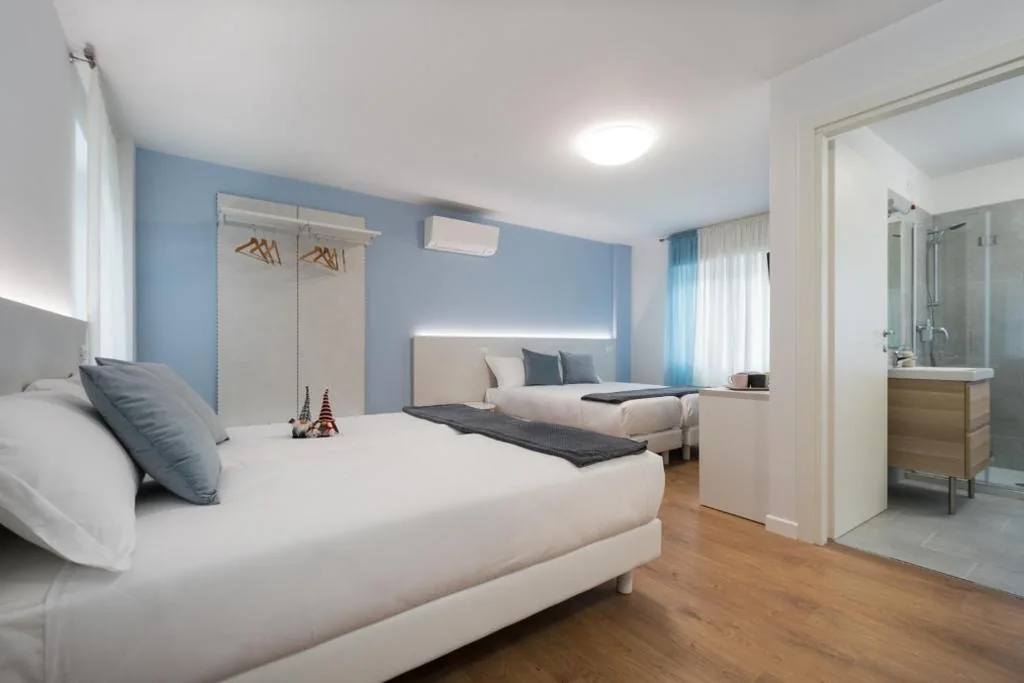 Camera Quadrupla con Bagno Privato — ZONA 30 Bike Guesthouse