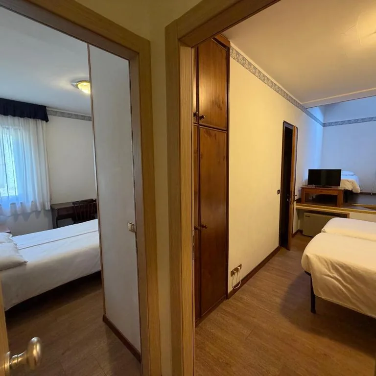 Economy Quadruple Room — Single Rooms