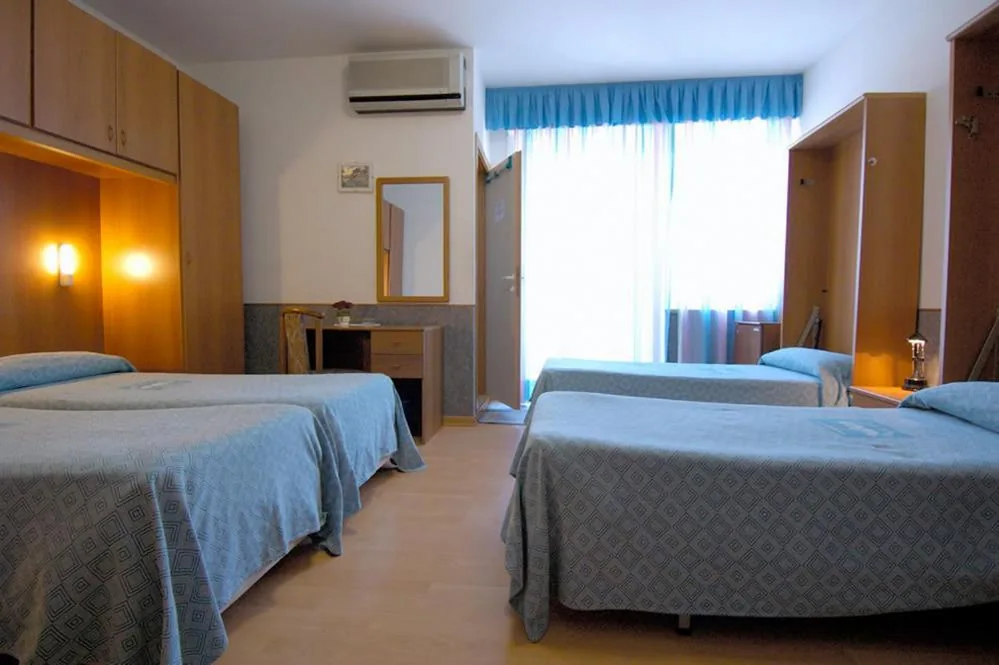 Camera Quadrupla — Hotel Ai Pini