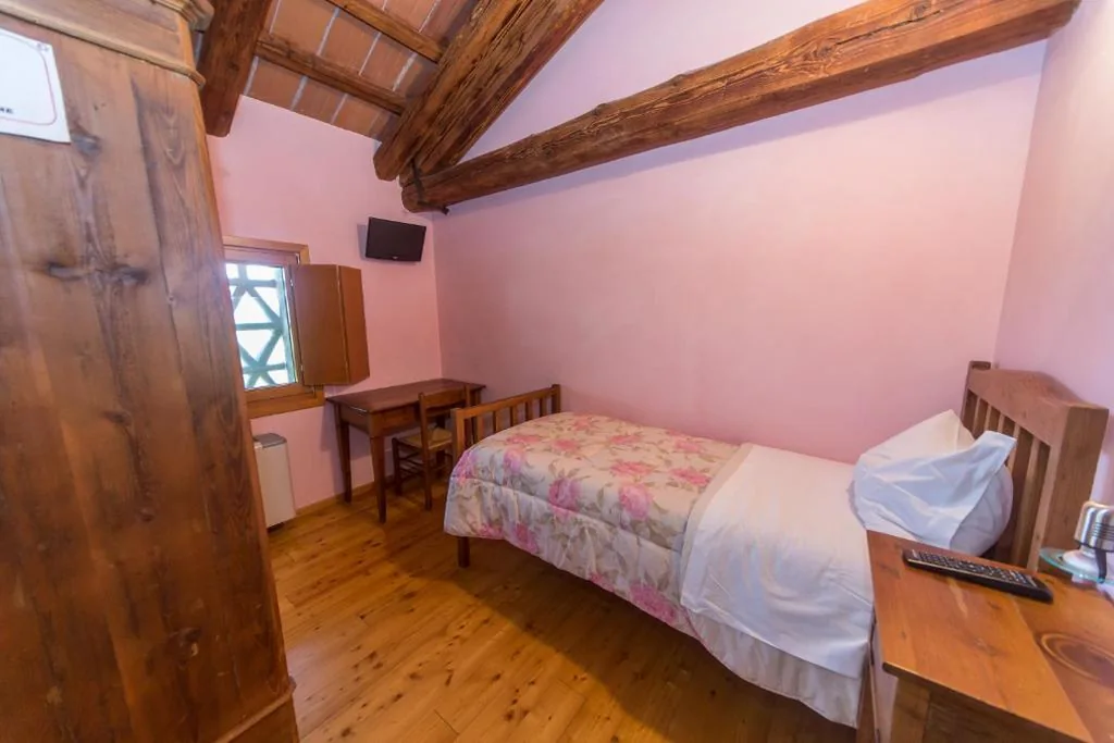 Camera Singola Ampia — Agriturismo Cjasal di Pition