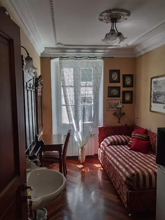 Camera Singola con Bagno in Comune — Affittacamere Rilke