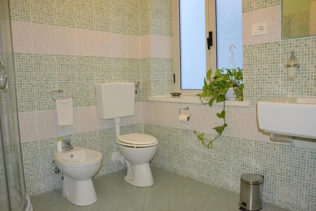 Camera Singola con Bagno in Comune — Bed and Breakfast al Cucherle