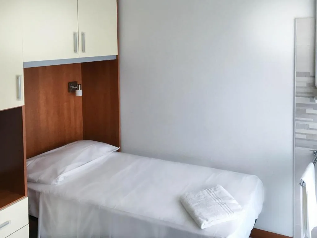 Camera Singola con Bagno in Comune — Hotel Zen