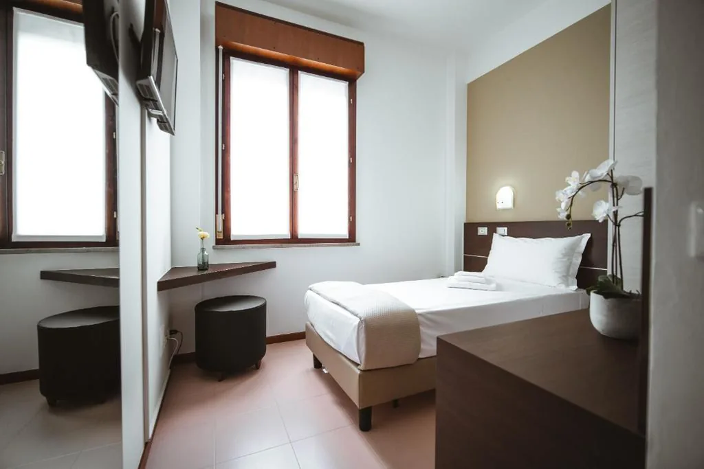 Camera Singola con Bagno Privato — Albergo Commercio