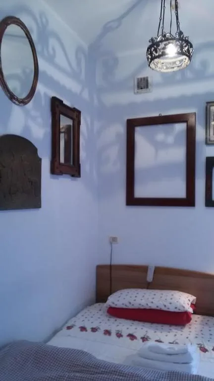 Single Room with Private Bathroom — Villa Fiorita