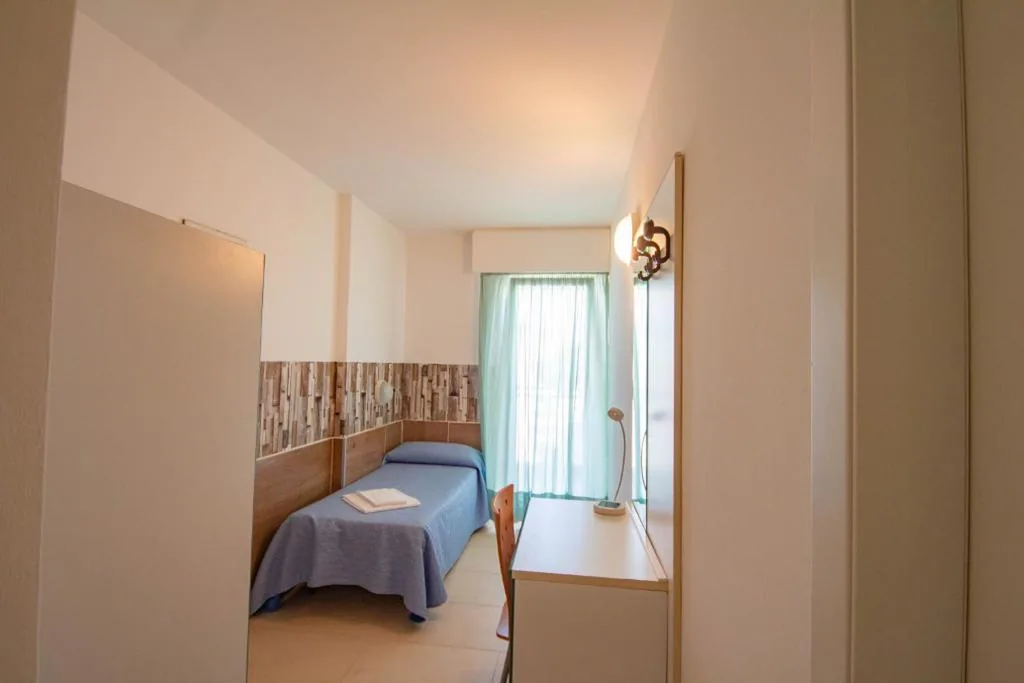 Camera Singola con Balcone — Hotel Ambra