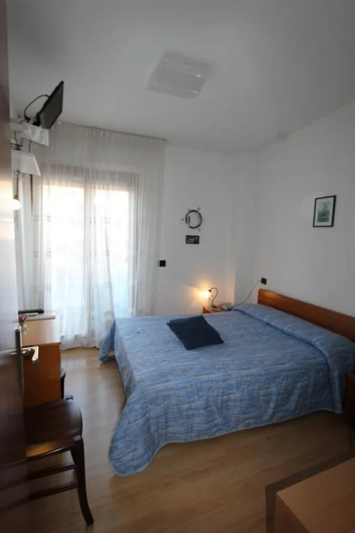 Single Room with Balcony — Hotel Marea