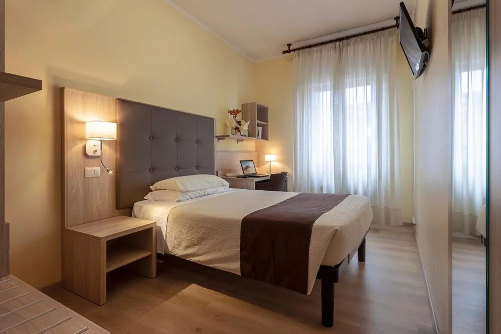 Camera Singola con Letto a Una Piazza e Mezza — Hotel Montereale