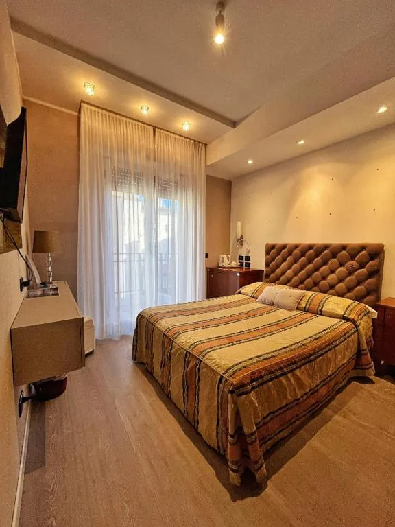 Deluxe Single Room — Hotel Regina