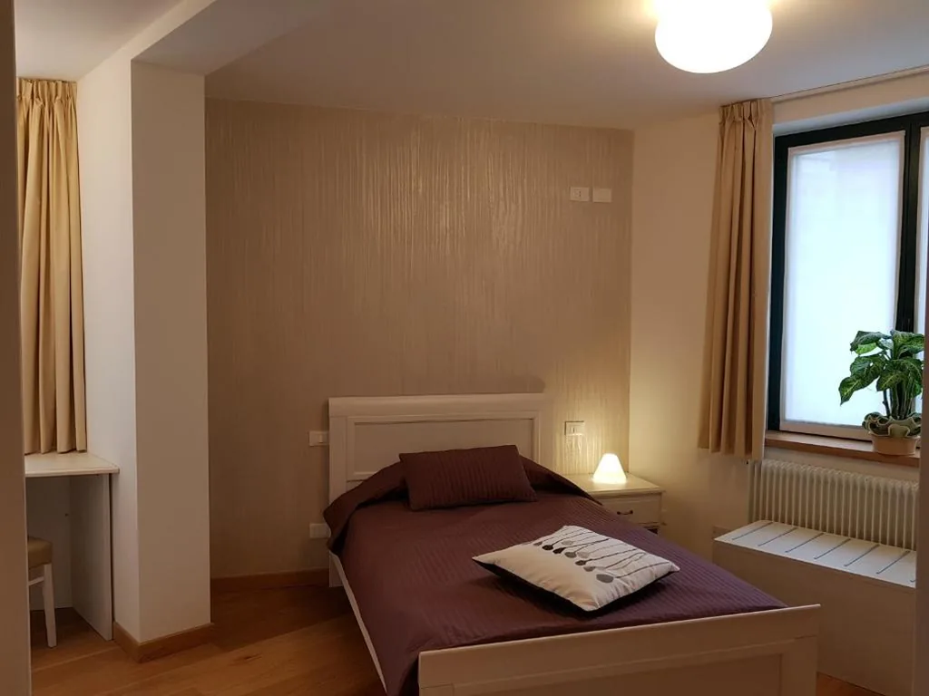 Deluxe Single Room — I Personaggi