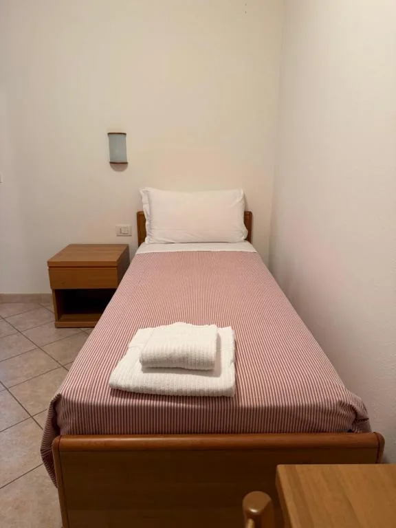 Camera Singola Economy — Hotel casa del pellegrino – Castelmonte