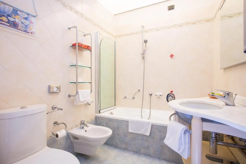 Single Room — Grand Hotel Entourage – Palazzo Strassoldo