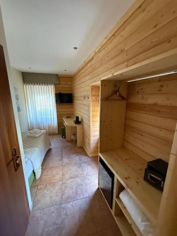 Single Room — Hotel Trieste