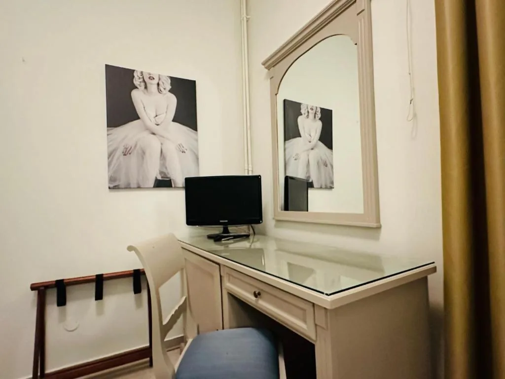 Small Single Room — Hotel Bristol