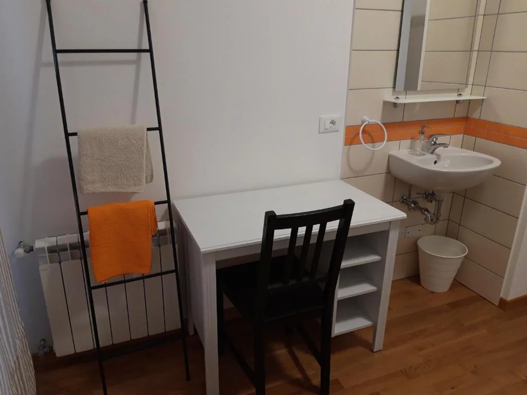 Standard Single Room with Shared Bathroom — al 106