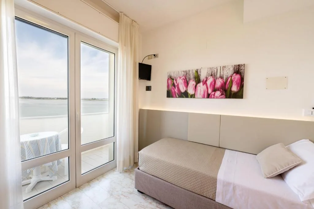 Standard Single Room with Sea View — Hotel Capri