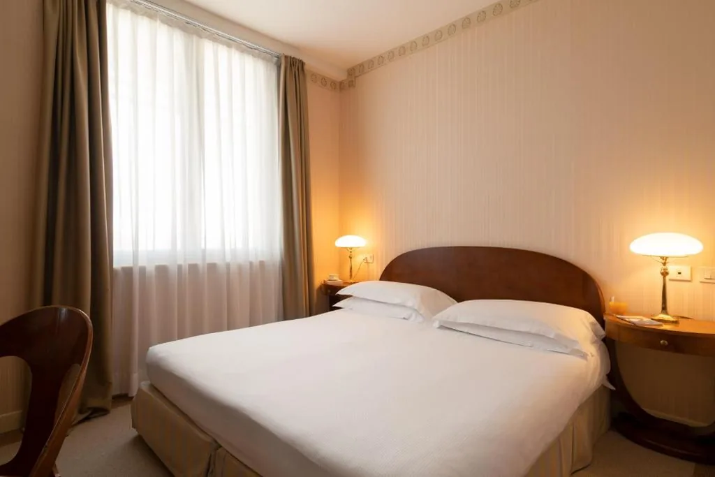 Standard Double/Twin Room — Grand Hotel Astoria