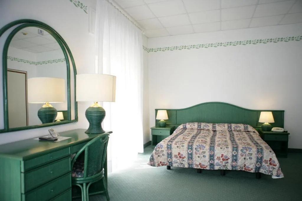 Standard Double/Twin Room — Hotel Diana