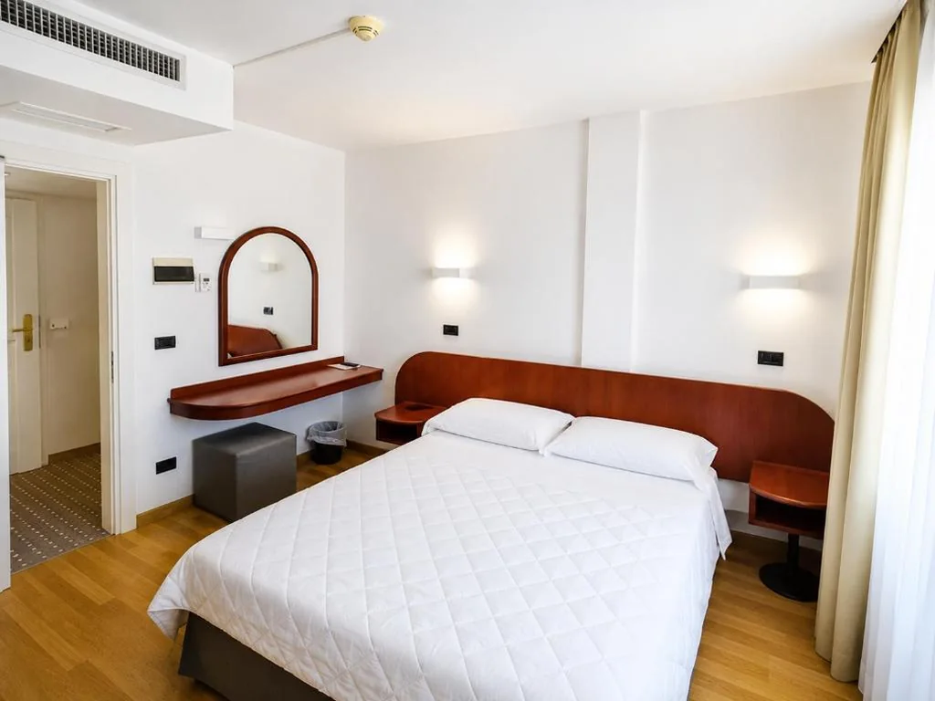 Standard Double/Twin Room — Hotel Falcone