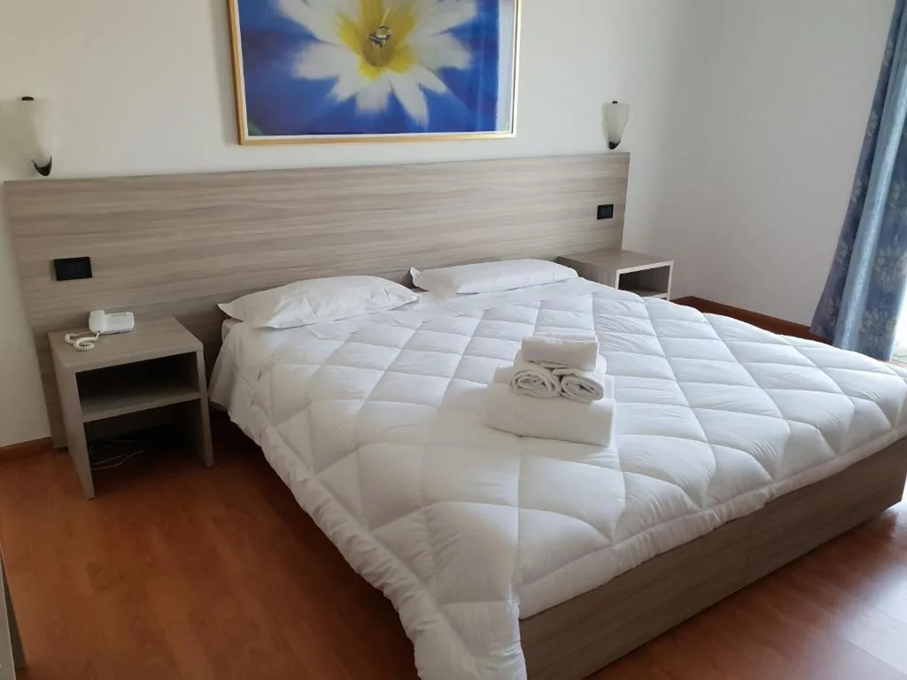 Superior Double Room with Single Beds — Risthotel Airport