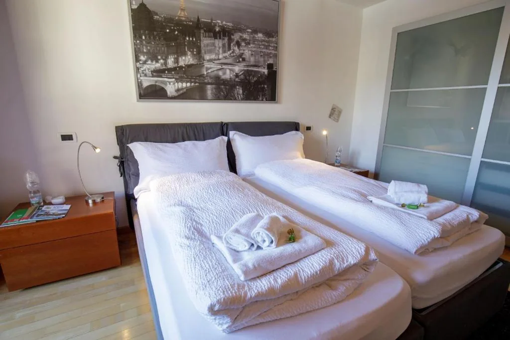Camera Superior Matrimoniale/Doppia con Letti Singoli — B&B AI PELLEGRINI