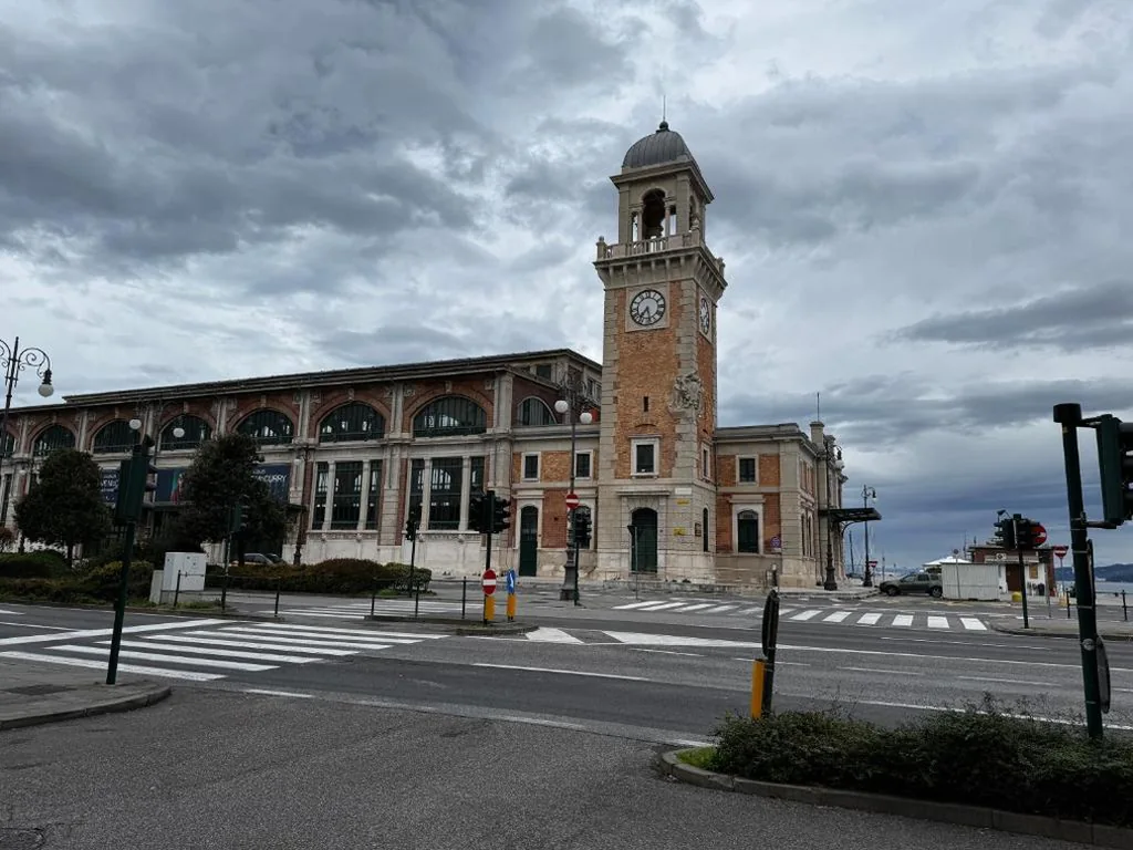 Camera Superior Matrimoniale/Doppia con Letti Singoli con Terrazza — Da NOI A TRIESTE