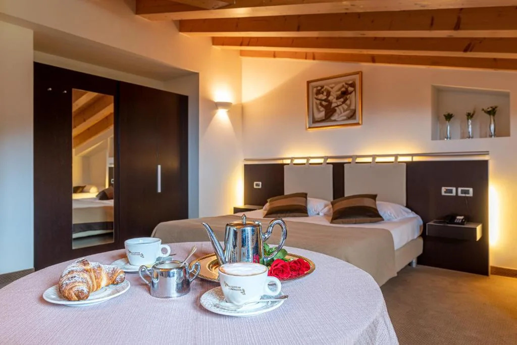 Camera Superior Matrimoniale/Doppia con Letti Singoli — Hotel La Perla