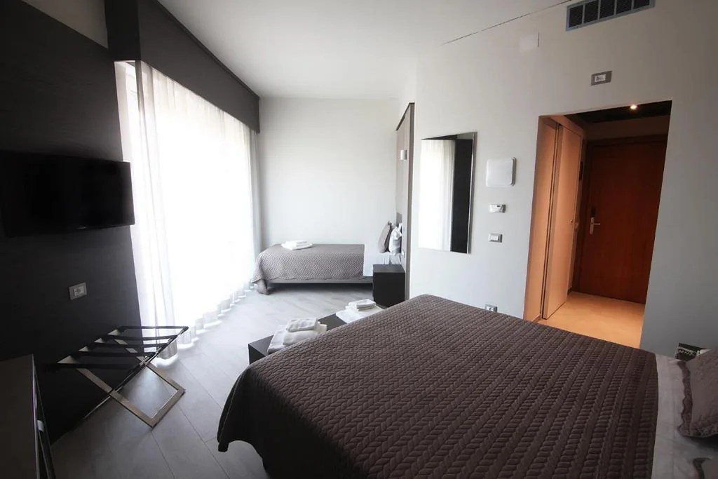 Camera Superior Matrimoniale/Doppia con Letti Singoli con Balcone — Hotel Santin