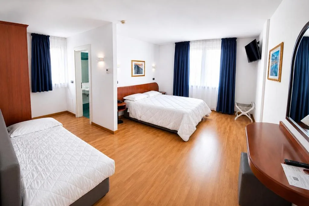 Triple Classic Room — Hotel Falcone