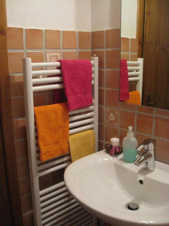 Comfort Triple Room with Shower — Sot I Volz – Affittacamere