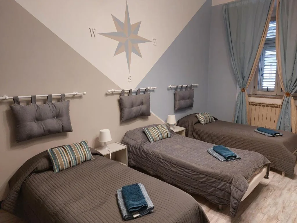 Camera Tripla con Bagno in Comune — B&B Empire 1970