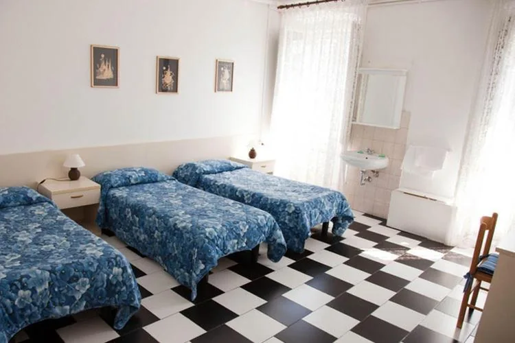 Camera Tripla con Bagno in Comune — Pensione Rittmeyer