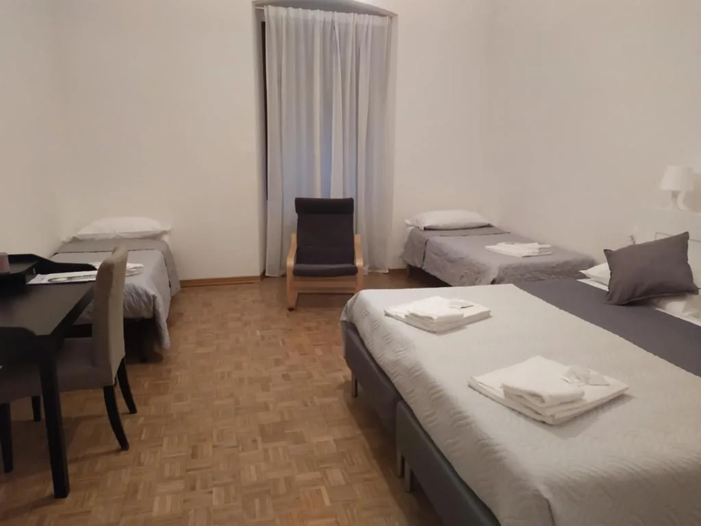 Triple Room with Private Bathroom — Affittacamere Iris