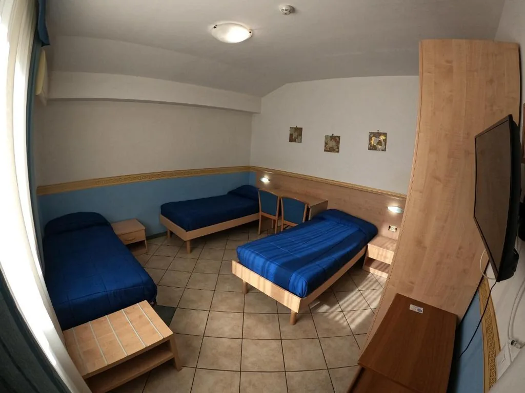 Triple Room with Private Bathroom — Albergo La Caravella