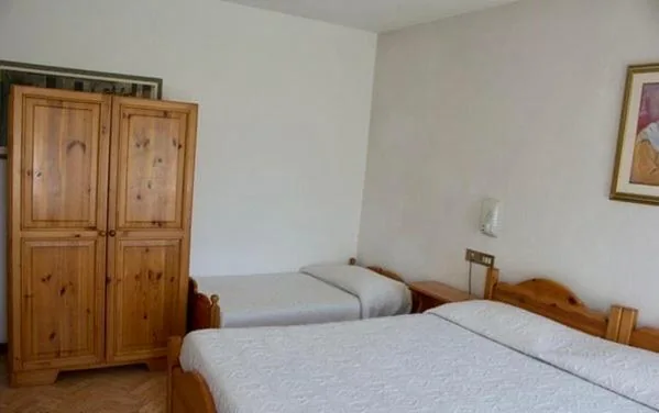 Triple Room with Private Bathroom — Albergo Piani di Luzza