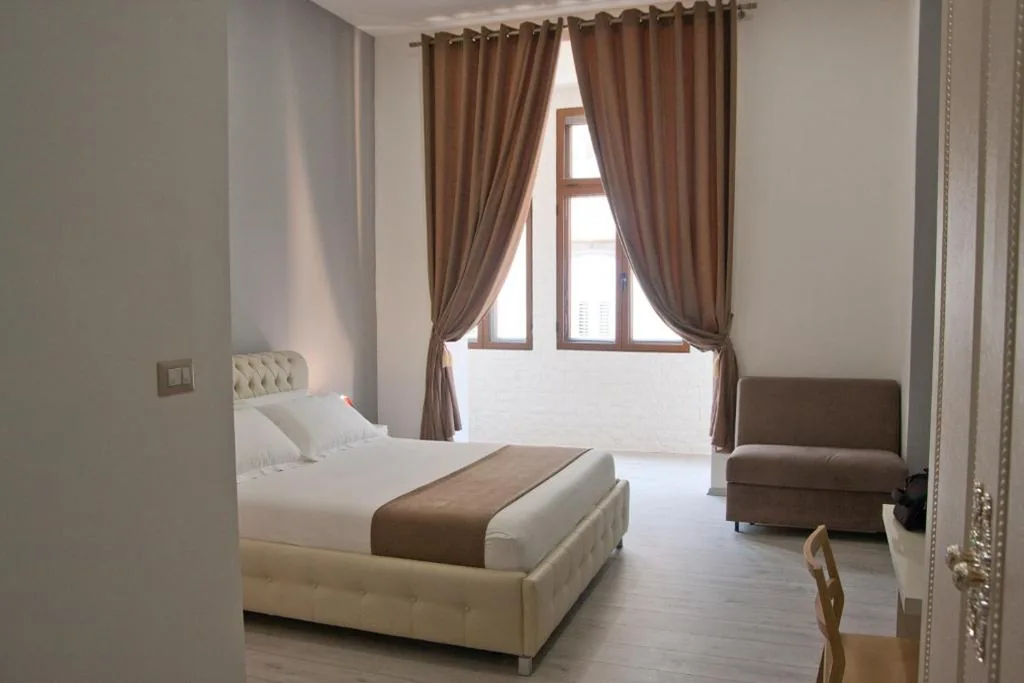 Camera Tripla con Bagno Privato — Brilliant Room