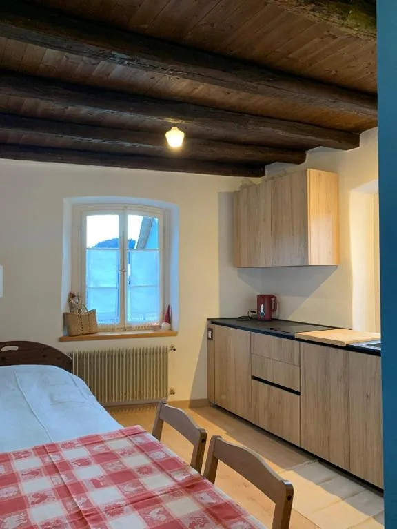 Triple Room with Private Bathroom — Sot I Volz – Affittacamere