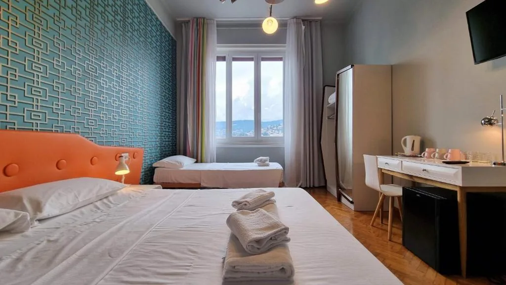 Camera Tripla con Vista Città — Locanda Al Volo Tor Bandena